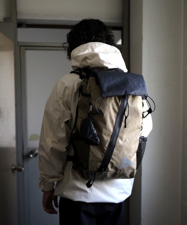 【即納高品質】and wander アンドワンダー　30L backpack AW-AA912 バッグ